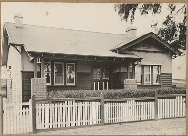 Photograph - T C WATTS & SON COLLECTION:  90 SOMERVILLE STREET, BENDIGO, 1930