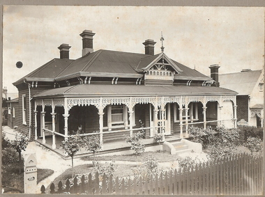 Photograph - T C WATTS & SON COLLECTION: 173 FOREST STREET, BENDIGO, 1930