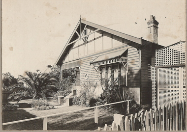 Photograph - T C WATTS & SON COLLECTION: HARGREAVES STREET, BENDIGO, 1930