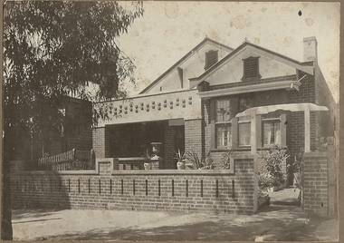 Photograph - T C WATTS & SON COLLECTION: 117 QUEEN STREET,BENDIGO, 1928