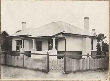 Photograph - T C WATTS & S0N COLLECTION:  9 BANNISTER STREET, BENDIGO, 1930