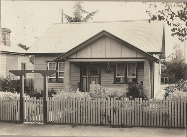 Photograph - T C WATTS & SON COLLECTION:  BENDIGO HOUSE, ca. 1930