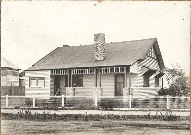 Photograph - T C WATTS & SON COLLECTION:  HARGREAVES STREET, CORNER OF LANSELL STREET, BENDIGO, 1927