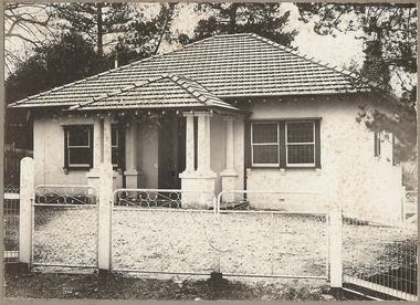 Photograph - T C WATTS & SON COLLECTION:  OLD VIOLET STREET, BENDIGO, 1927