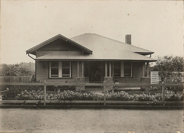 Photograph - T C WATTS & SON COLLECTION:  77 NEALE STREET, BENDIGO, 1930