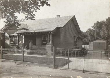 Photograph - T C WATTS & SON COLLECTION: MERCY STREET, BENDIGO, 1930