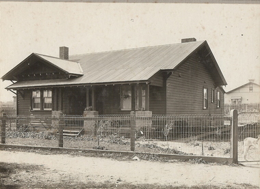 Photograph - T C WATTS & SON COLLECTION:  CORNER SOMERVILLE AND ELLIS STS, BENDIGO, 1928