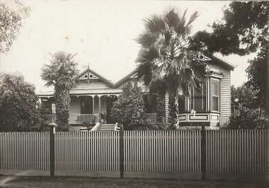 Photograph - T C WATTS & SON COLLECTION:  29 PYKE STREET, BENDIGO, 1927