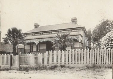 Photograph - T C WATTS & SON COLLECTION:  320 BARNARD STREET, BENDIGO, 1927