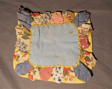 Domestic Object - MERLE HOULDEN COLLECTION: FABRIC POT HOLDER, 1940's-50's