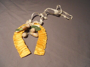 Ephemera - MERLE HOULDEN COLLECTION: SMALL GOLDEN WEDDING HORSESHOE, 1942