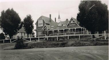 Photograph - LA TROBE UNIVERSITY BENDIGO COLLECTION: LONG GULLY STATE SCHOOL