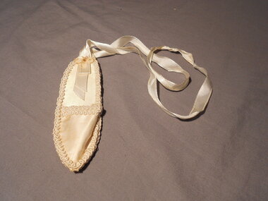 Clothing - MERLE HOULDEN COLLECTION: WEDDING SLIPPER CHARM, Wedding Charm, 06-02-1960
