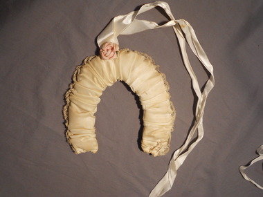 Clothing - MERLE HOULDEN COLLECTION: WEDDING HORSE - SHOE CHARM, Wedding Horseshoe Charm, 06-02-1960