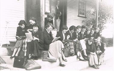Photograph - LA TROBE UNIVERSITY BENDIGO COLLECTION: BENDIGO TEACHERS' COLLEGE STUDENTS