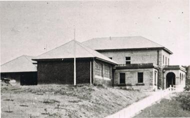 Photograph - LA TROBE UNIVERSITY BENDIGO COLLECTION: OLD COURTHOUSE BENDIGO