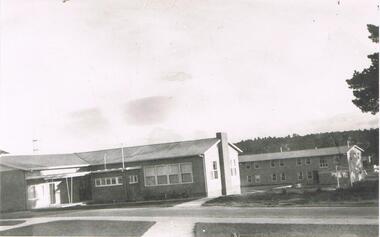 Photograph - LA TROBE UNIVERSITY BENDIGO COLLECTION: BENDIGO TEACHERS' COLLEGE HALLS OF RESIDENCE