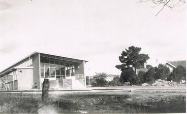 Photograph - LA TROBE UNIVERSITY BENDIGO COLLECTION: BENDIGO TEACHERS' COLLEGE ADMINISTRATION BLOCK