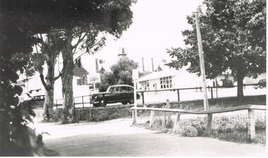 Photograph - LA TROBE UNIVERSITY BENDIGO COLLECTION: BENDIGO TEACHERS' COLLEGE