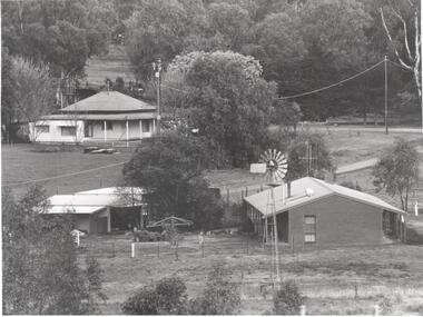 Photograph - BENDIGO ADVERTISER COLLECTION: TWO HOUSES AT LOCKWOOD SOUTH, 10/08/1993
