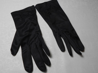 Clothing - AILEEN AND JOHN ELLISON COLLECTION: ONE PAIR LADIES SHORT BLACK GLOVES, 1950's