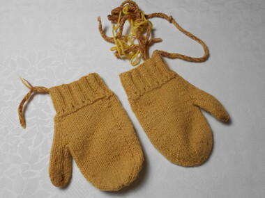 Clothing - AILEEN AND JOHN ELLISON COLLECTION: YELLOW WOOLLEN CHILD'S MITTENS PAIR, 1950's