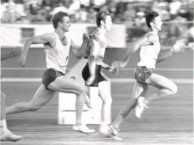 Photograph - BENDIGO ADVERTISER COLLECTION: ATHLETICS