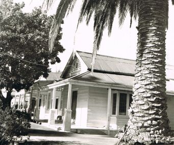 Photograph - 'MARYDALE' AXEDALE COLLECTION: PHOTOGRAPH OF FRONT OF THE HOUSE