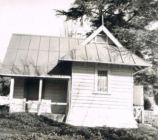 Photograph - 'MARYDALE' AXEDALE COLLECTION: PHOTOGRAPH FARM BUILDING