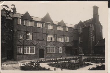 Postcard - ELMA WINSLADE WELLS COLLECTION: POSTCARD THE CLOSE, GT DUOROOW