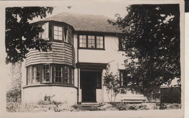 Postcard - ELMA WINSLADE WELLS COLLECTION: BLACK AND WHITE PHOTO OF A HOUSE