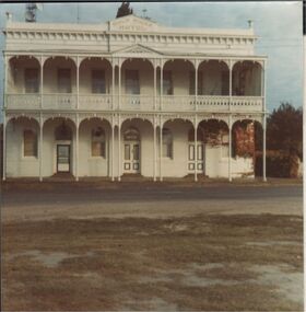 Photograph - GREATER BENDIGO PHOTO COLLECTION: GOLD MINES HOTEL