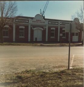 Photograph - GREATER BENDIGO PHOTO COLLECTION: NOEL'S SERVICE CENTRE