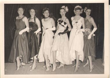 Photograph - GERTRUDE PERRY COLLECTION: THE MERRY WIDOW