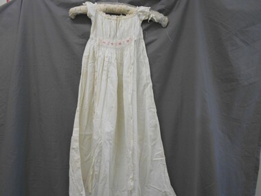 Clothing - INFANTS WHITE LINEN NIGHTDRESS, 1880-1900