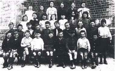Postcard - LONG GULLY HISTORY GROUP COLLECTION: LONG GULLY STATE SCHOOL 3 GRADE 1921