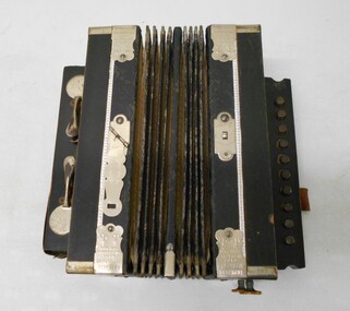 Instrument - MALONE COLLECTION: KALBE'S IMPERIAL BUTTON ACCORDION