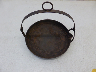 Domestic Object - CAST IRON HANGING GYPSY SKILLET PAN