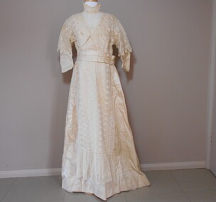 Clothing - FAVALORO COLLECTION: WEDDING DRESS, 1900 - 1920