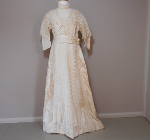 Clothing - FAVALORO COLLECTION: WEDDING DRESS, 1900 - 1920