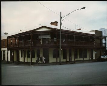 Photograph - AULSEBROOK AND MARTIN COLLECTION:  METROPOLITAN HOTEL CORNER HARGREAVES AND BULL STREET, BENDIGO