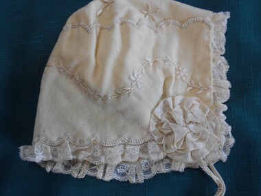 Clothing - INFANT'S CREAM COLOURED BABY BONNET