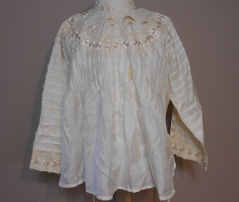Clothing - WOMAN'S CREAM COLOURED LONG SLEEVED SILK BODICE