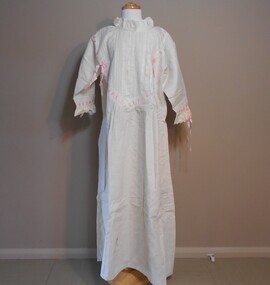 Clothing - WOMEN'S CREAM COLOURED LONG SLEEVED LINEN NIGHTGOWN