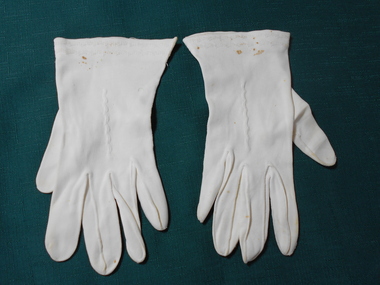 Clothing - GRAYDON COLLECTION: WOMEN'S WHITE COTTON GLOVES, 1870-1890