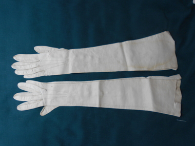 Clothing - GRAYDON COLLECTION: WOMEN'S WHITE LEATHER GLOVES, 1870-1890