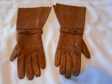 Clothing - GRAYDON COLLECTION: MEN'S DRIVING GLOVES, 1870-1890