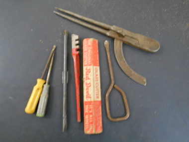 Tool - PITTOCK COLLECTION: MIXED SCREW DRIVERS, CALIPERS AND GLASS CUTTER