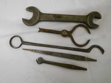 Tool - PITTOCK COLLECTION: FIVE ODD STEEL TOOLS