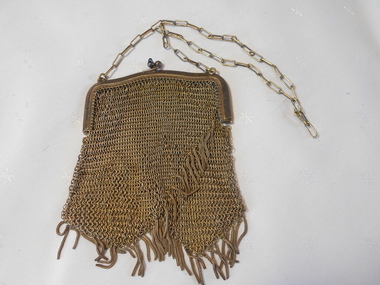 Textile - ACCESSORIES COLLECTION: LADIES GOLD COLOURED METAL MESH HANDBAG, 1900's     Edwardian